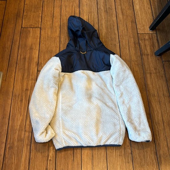 Kids reversible mountain fleece jacket.  Llbean size 8 - Picture 8 of 10